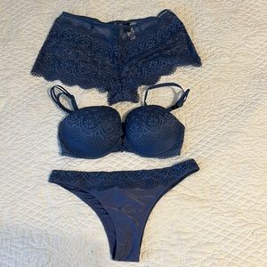 3 piece set! Beautiful blue and Lacey!